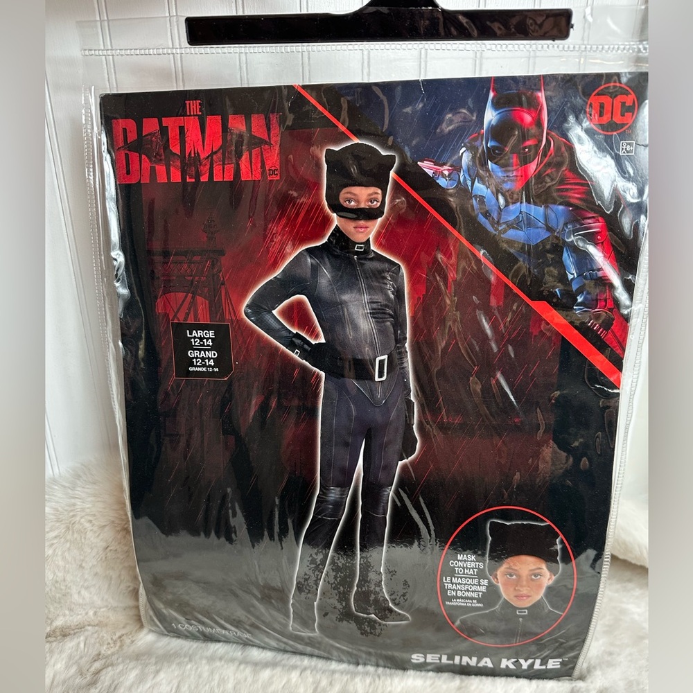 DC Selina Kyle (Batman, Catwoman) Kids Costume.. Size large ( 12-14).